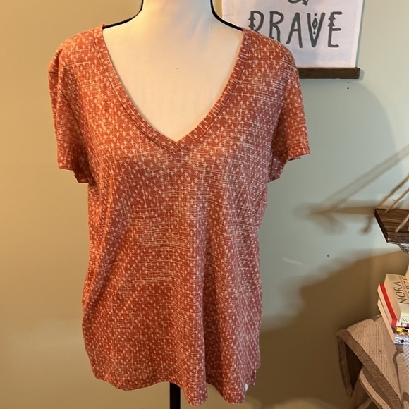 Caslon v- neckline linen short sleeve top - Picture 1 of 13